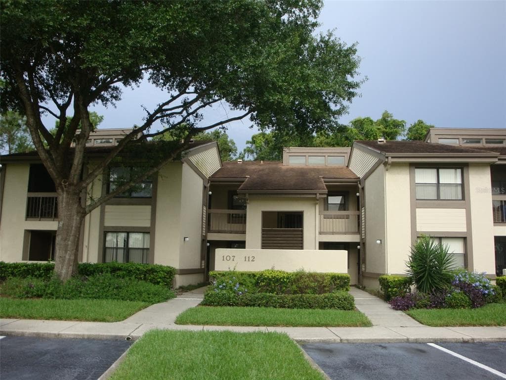 111 WOODLAKE LANE OLDSMAR, FL 34677