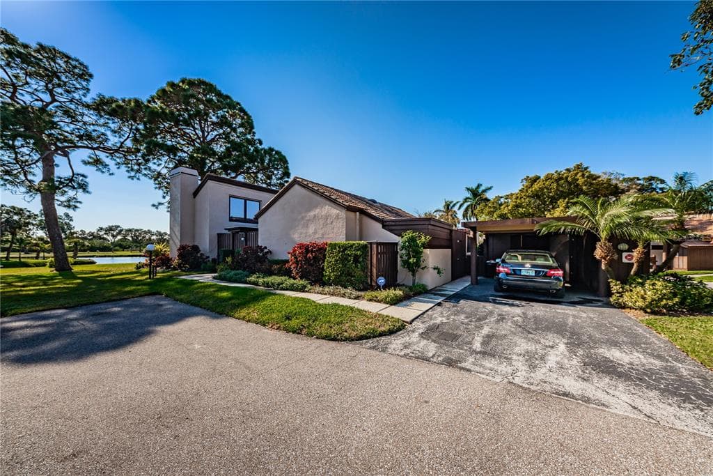 1316 PELICAN CREEK CROSSING UNIT 1316 ST PETERSBURG, FL 33707