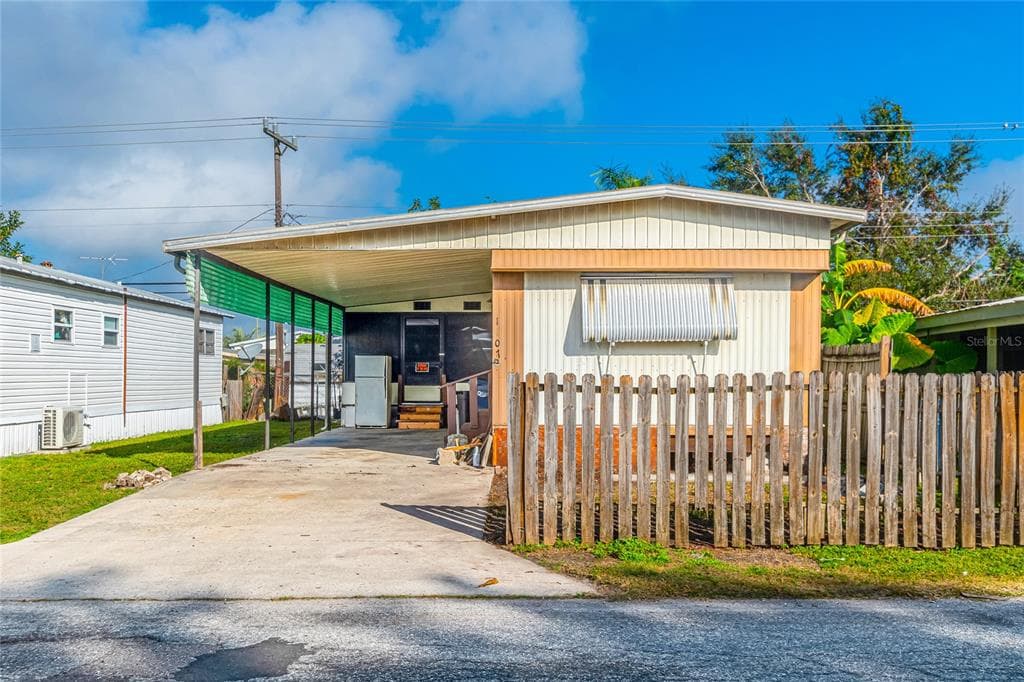 1107 50TH AVENUE DRIVE W BRADENTON, FL 34207