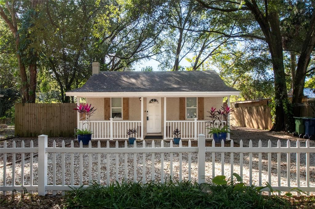 1705 NE LAMBRIGHT STREET TAMPA, FL 33610