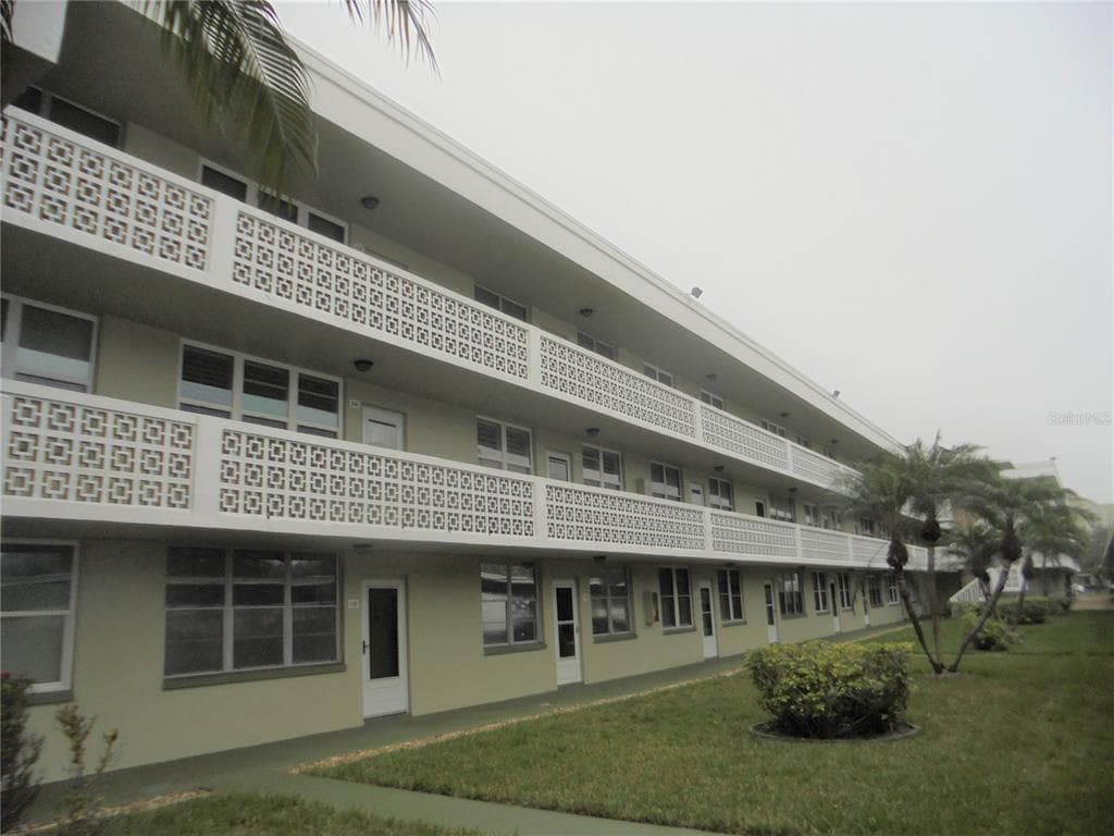 4885 1ST STREET NE UNIT 219 ST PETERSBURG, FL 33703