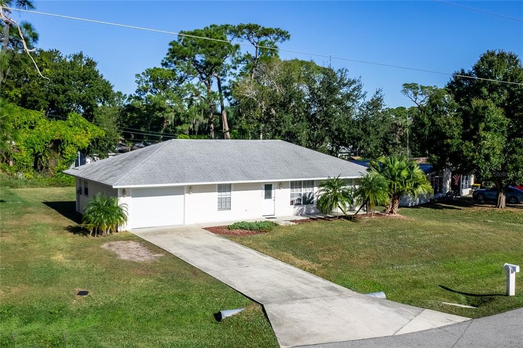 111 SPRING GARDEN ROAD SEBRING, FL 33870