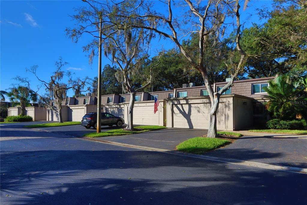 10626 CARROLLBROOK LANE UNIT # TAMPA, FL 33618
