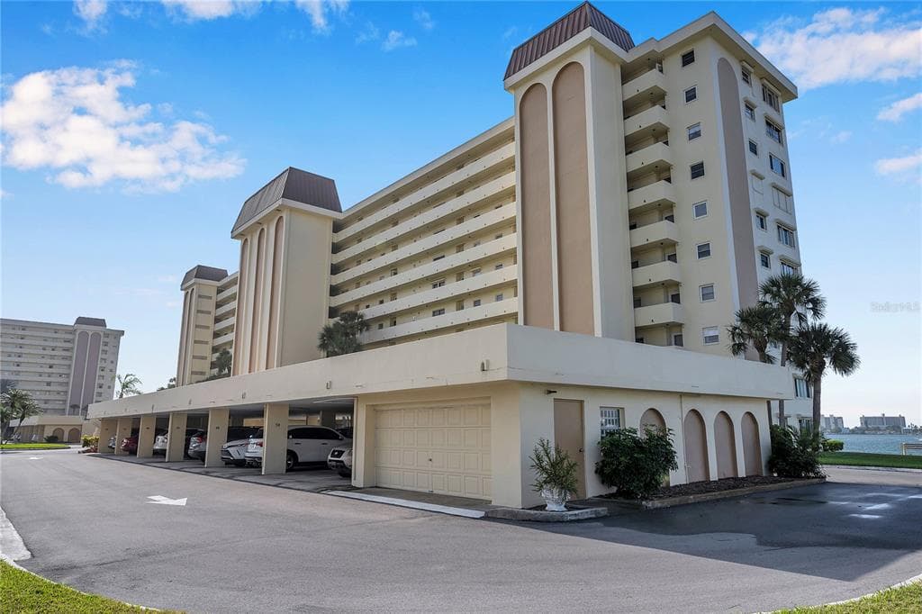 4750 COVE CIRCLE UNIT 1009 ST PETERSBURG, FL 33708