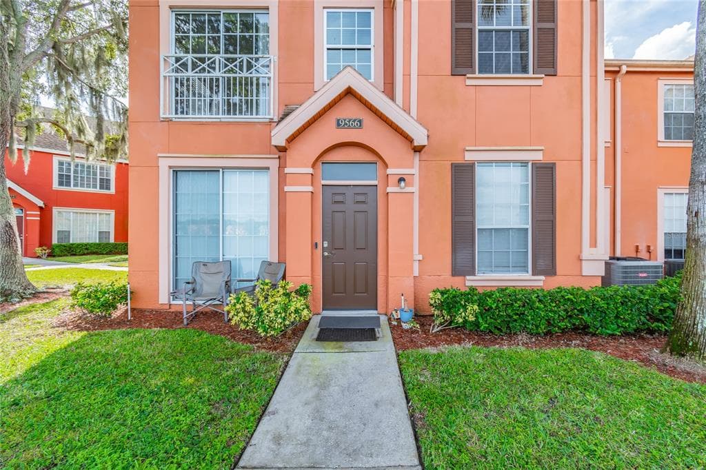 9566 LAKE CHASE ISLAND WAY TAMPA, FL 33626