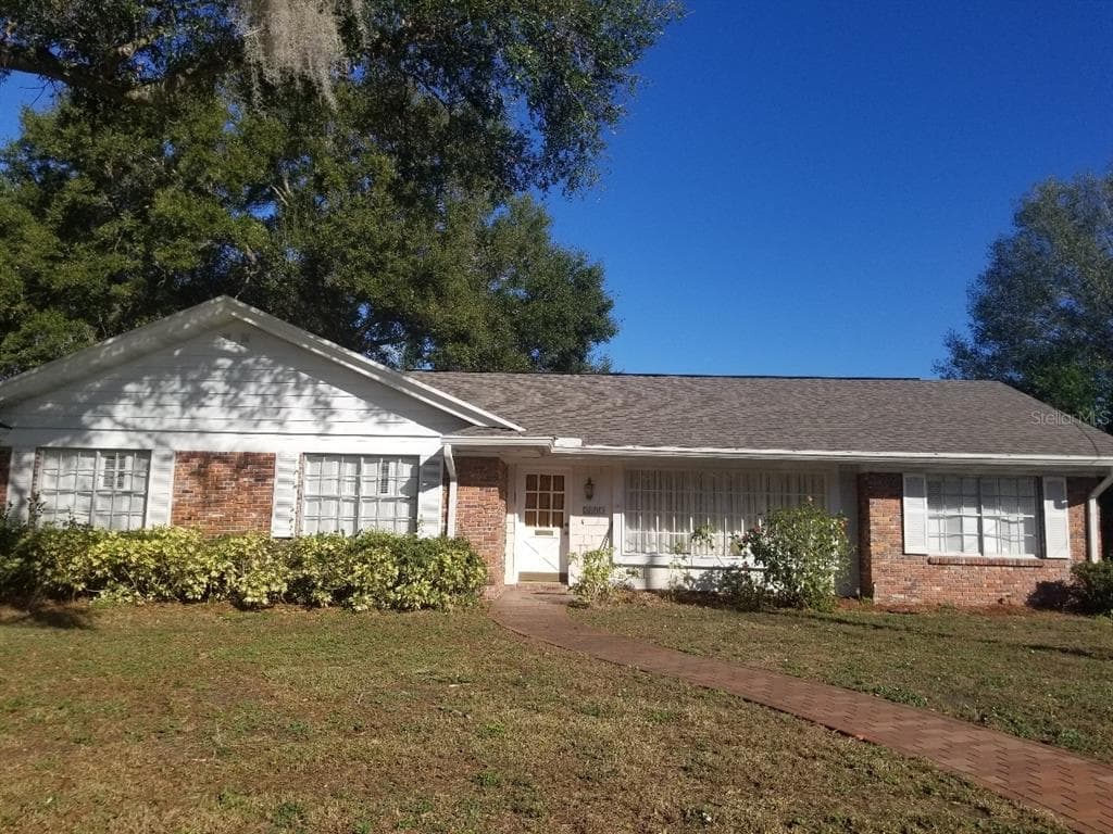2807 LINTHICUM PLACE TAMPA, FL 33618