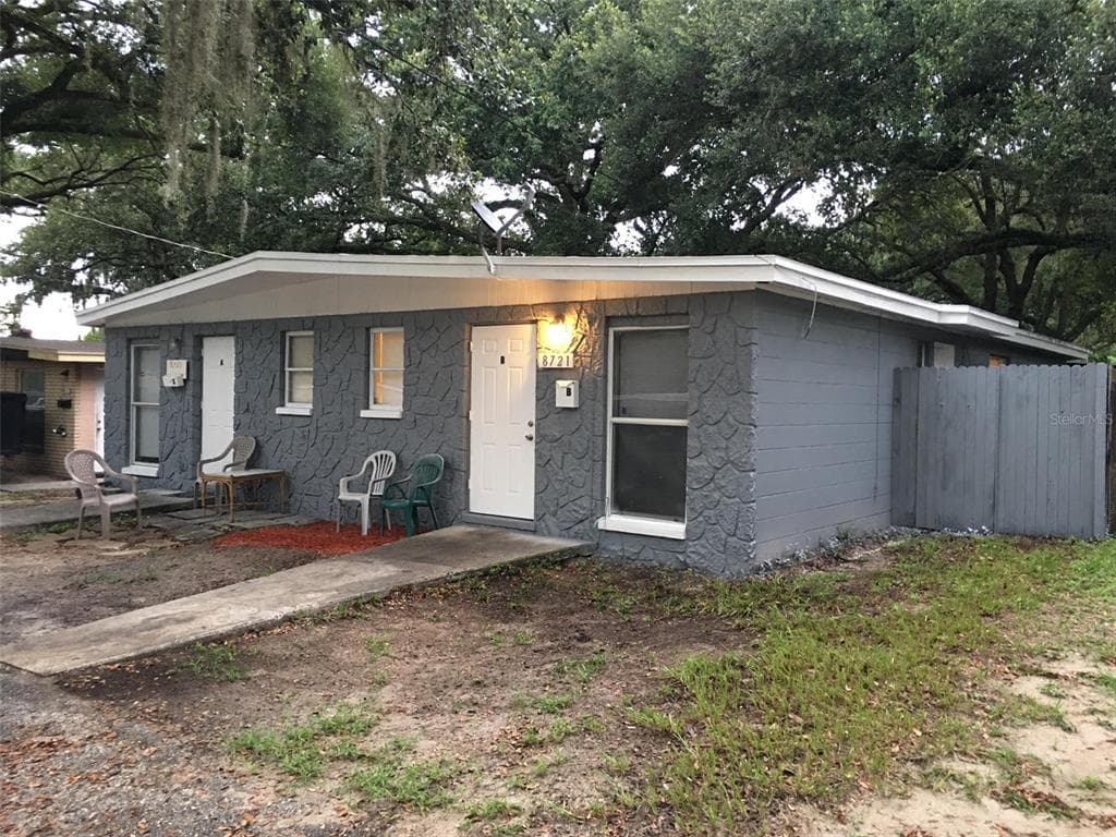 8721 N MANDARINE PLACE TAMPA, FL 33617