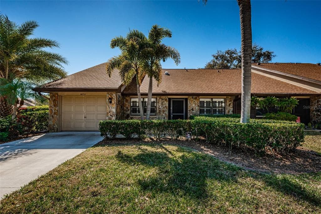 9872 LAKE SEMINOLE DRIVE E LARGO, FL 33773