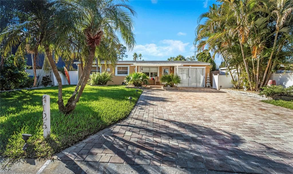 4126 HARRISBURG STREET NE ST PETERSBURG, FL 33703
