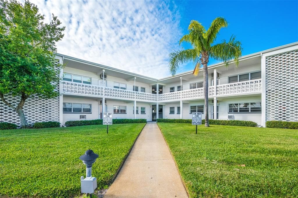 7050 SUNSET WAY UNIT 13 ST PETE BEACH, FL 33706
