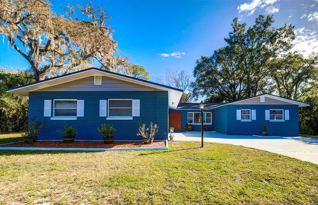 5008 LAKEWOOD DRIVE DADE CITY, FL 33523