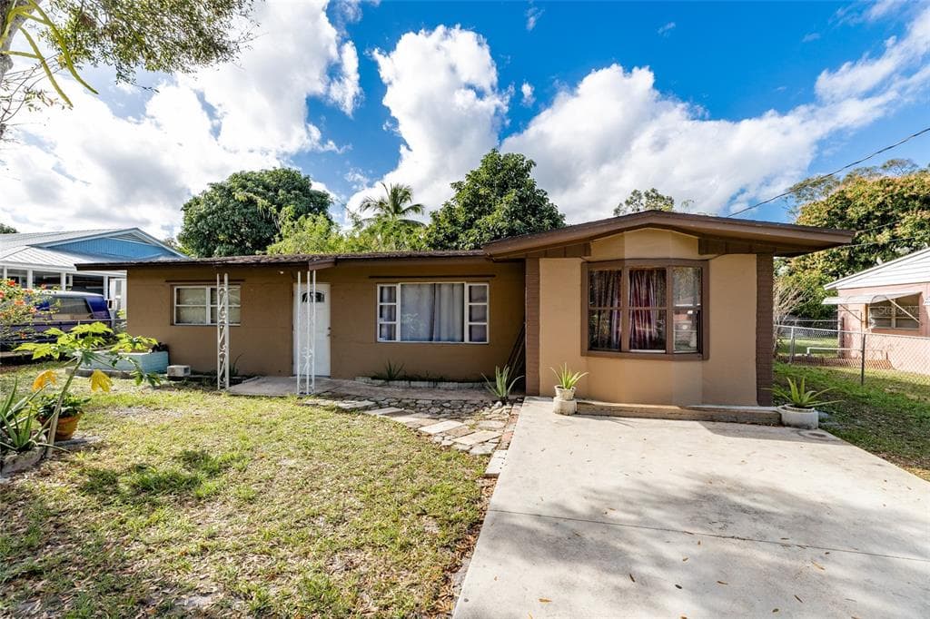 2407 OLEANDER BOULEVARD FORT PIERCE, FL 34982