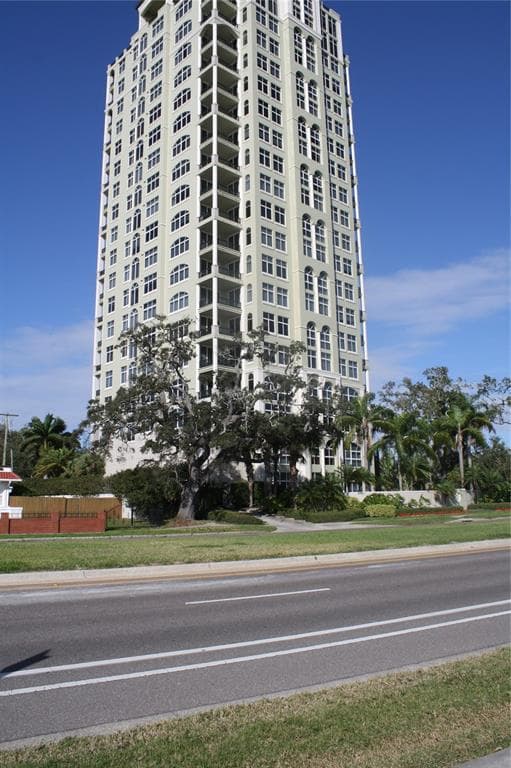 3203 BAYSHORE BOULEVARD UNIT 1701 TAMPA, FL 33629