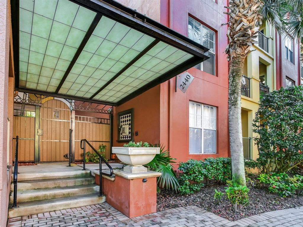 2440 W HORATIO STREET UNIT 1031 TAMPA, FL 33609