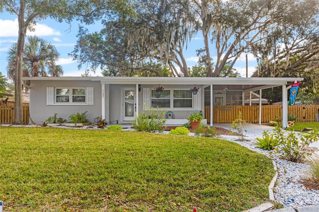1107 CONNECTICUT ROAD TARPON SPRINGS, FL 34689