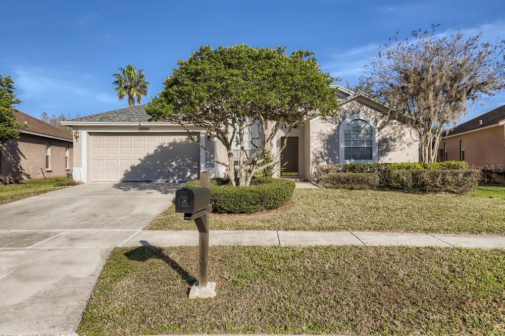18105 MISTY BLUE LANE TAMPA, FL 33647