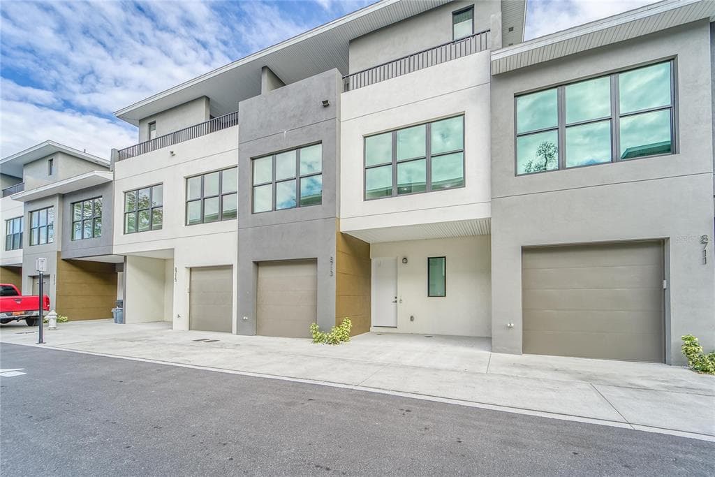 8713 PALM RANCHES PLACE TAMPA, FL 33614