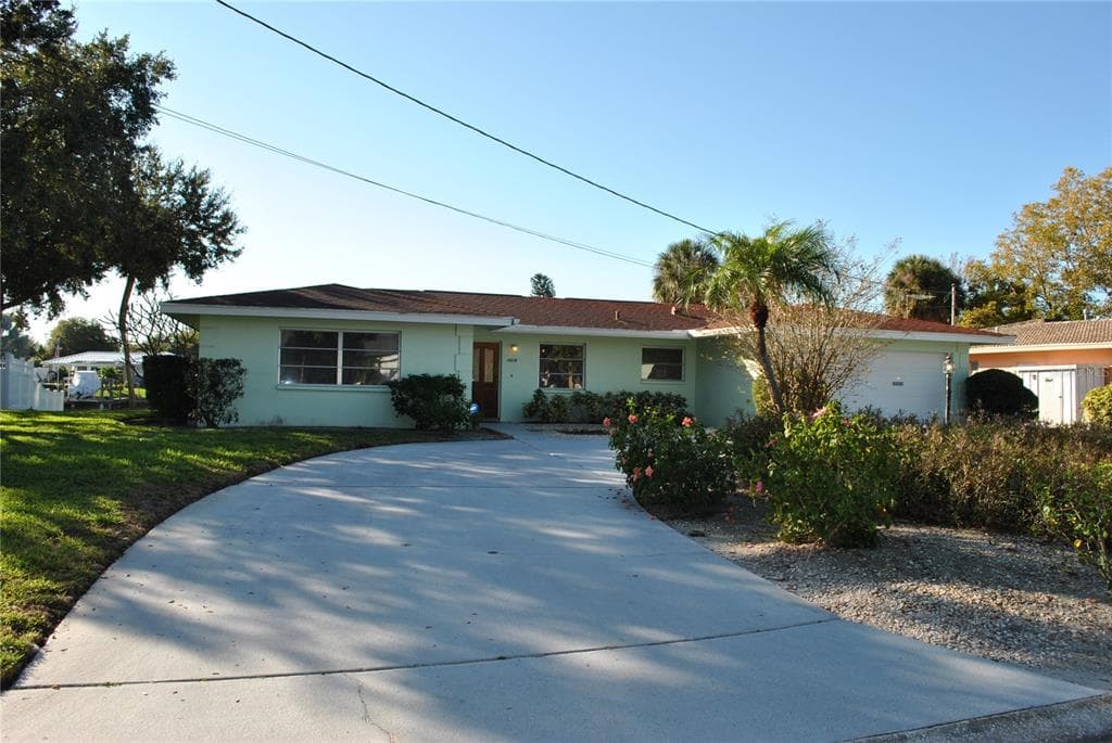1028 42ND AVENUE NE ST PETERSBURG, FL 33703