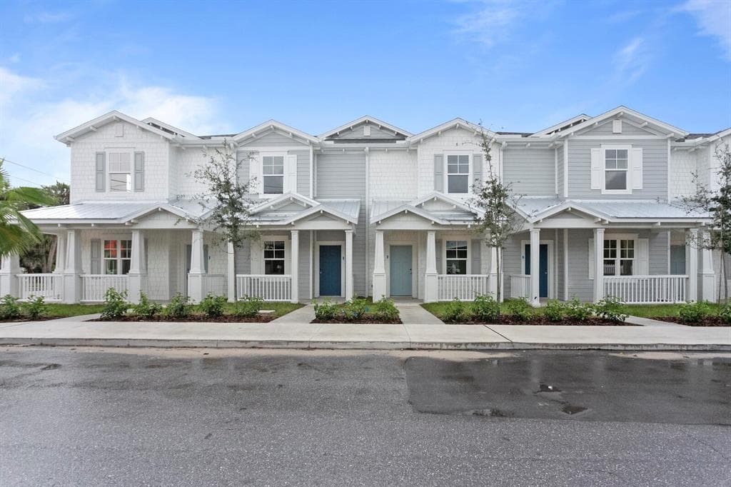 137 RING AVE N TARPON SPRINGS, FL 34689