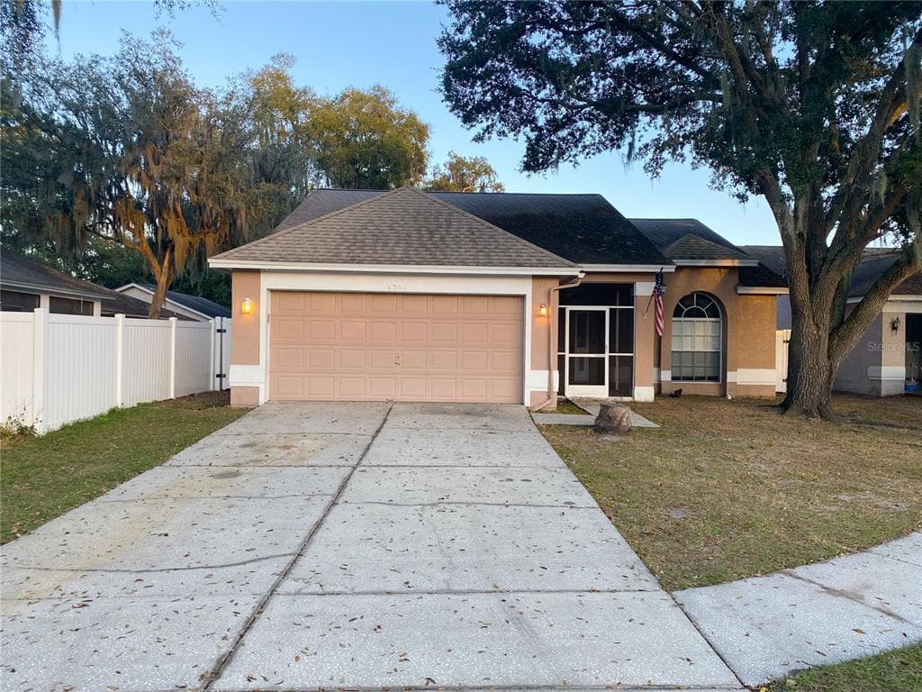 4704 STOVE PL VALRICO, FL 33596