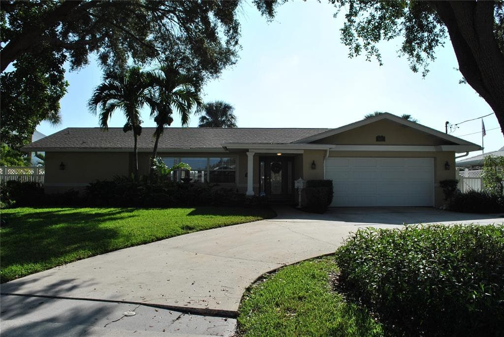 1066 42ND AVENUE NE ST PETERSBURG, FL 33703