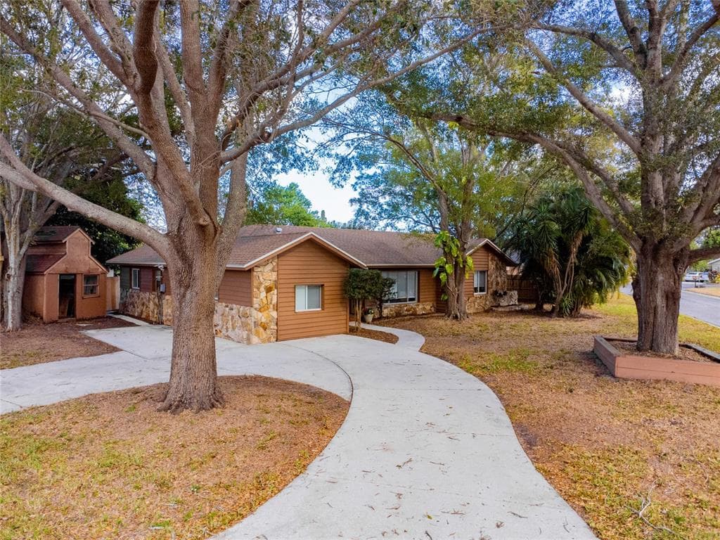 1716 MADRID DRIVE LARGO, FL 33778