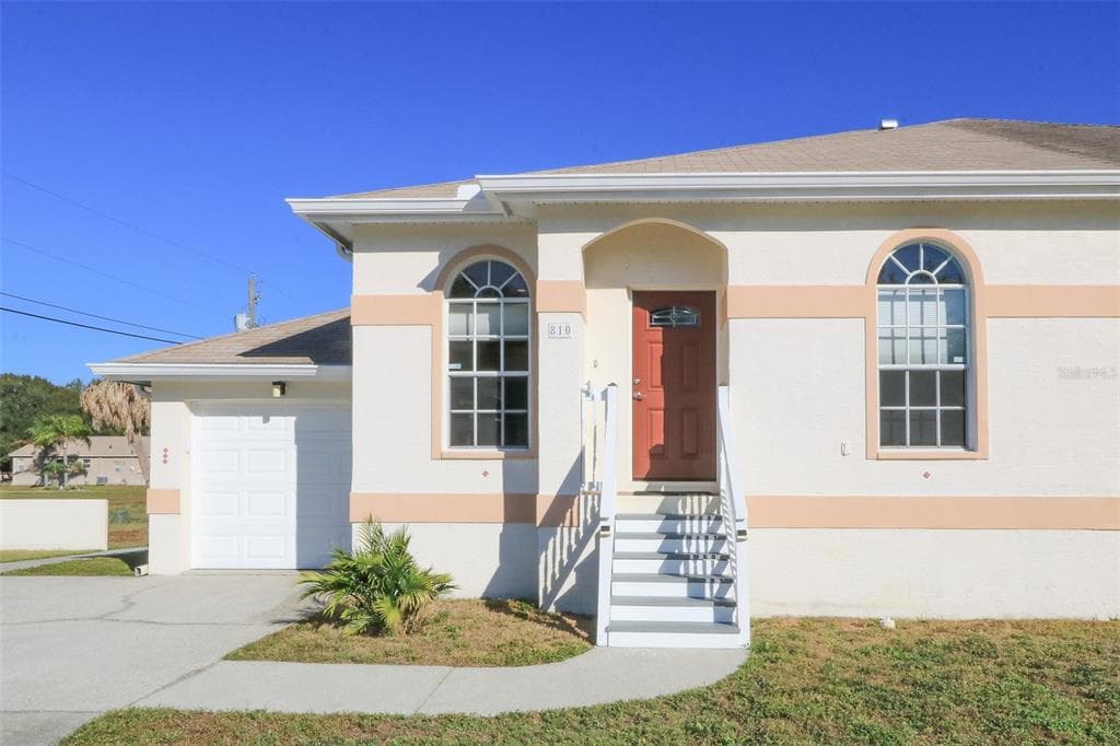 810 SAINT PETERSBURG DRIVE W