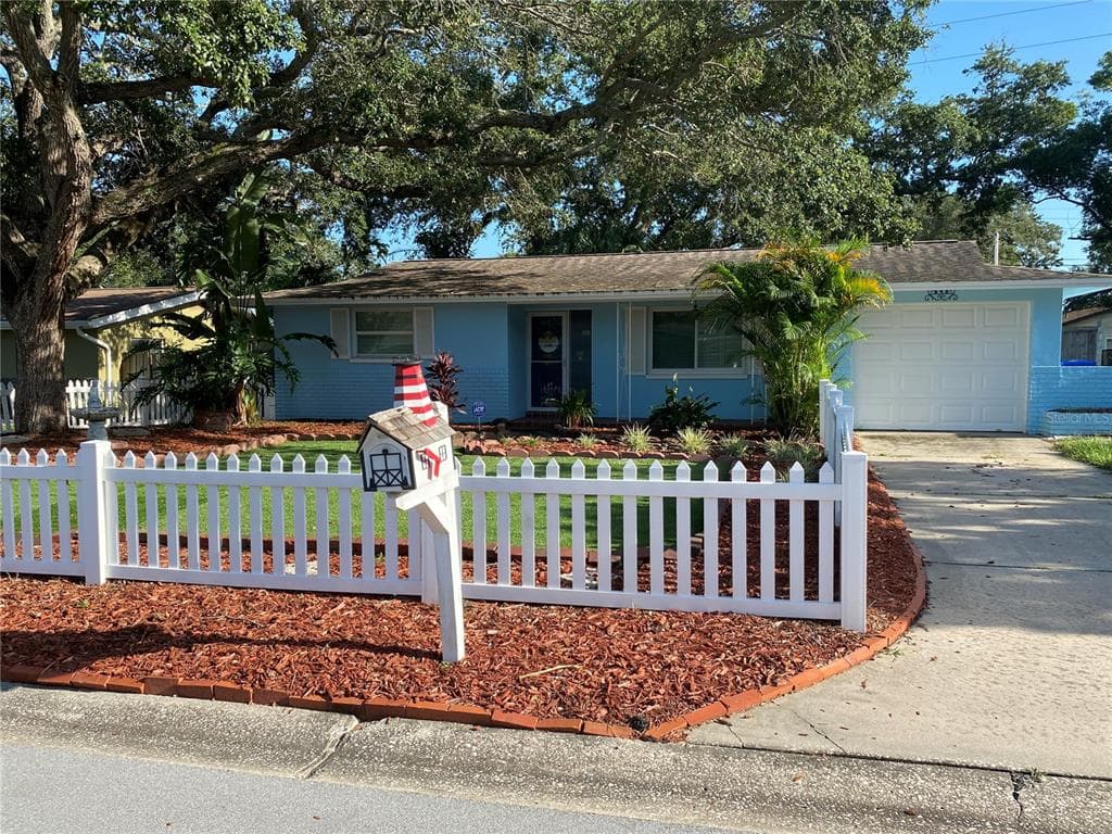 649 JACARANDA STREET DUNEDIN, FL 34698