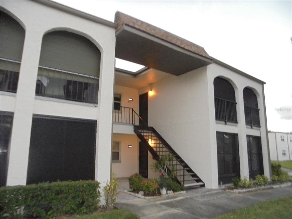 7701 STARKEY ROAD UNIT 226 SEMINOLE, FL 33777