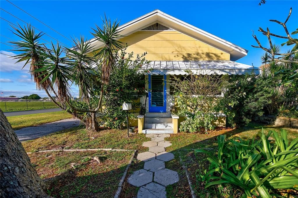 2895 18TH AVENUE N ST PETERSBURG, FL 33713