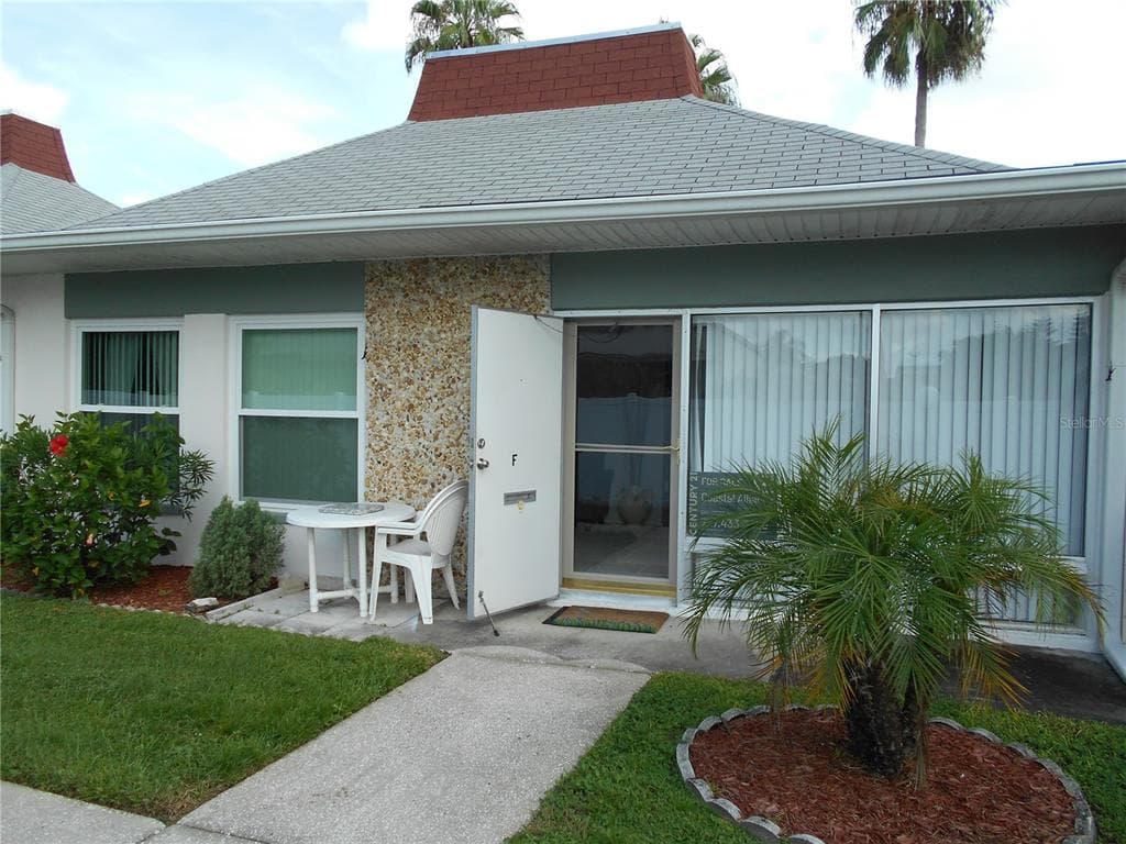 4317 TAHITIAN GARDENS CIR UNIT F HOLIDAY, FL 34691