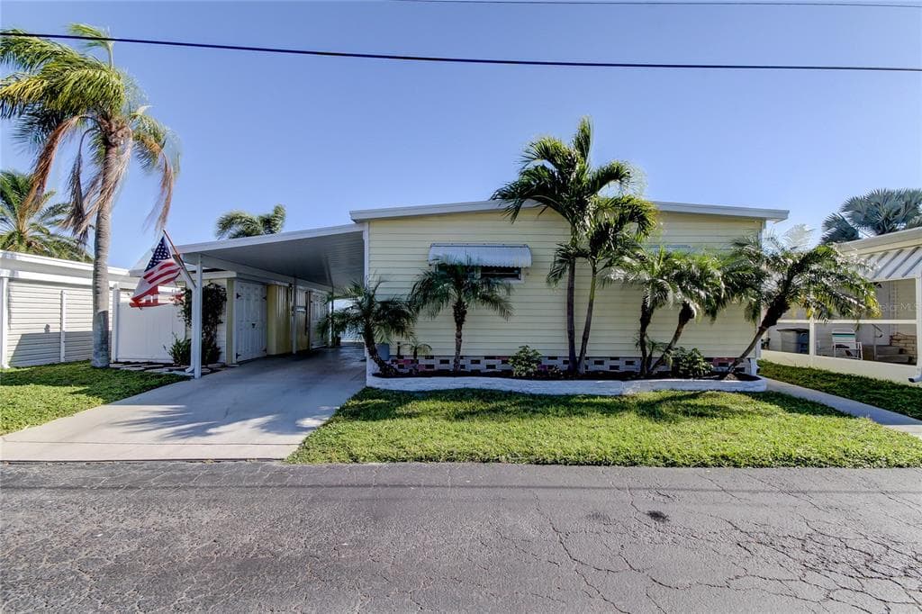 618 LAKESIDE DRIVE UNIT 618 SEMINOLE, FL 33772