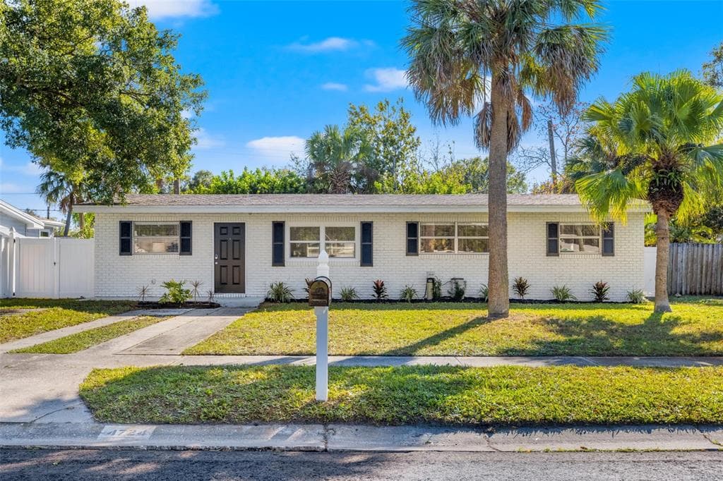 4724 W WALLACE AVENUE TAMPA, FL 33611
