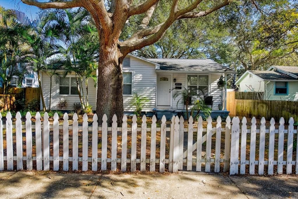 4047 IRIS STREET N ST PETERSBURG, FL 33703