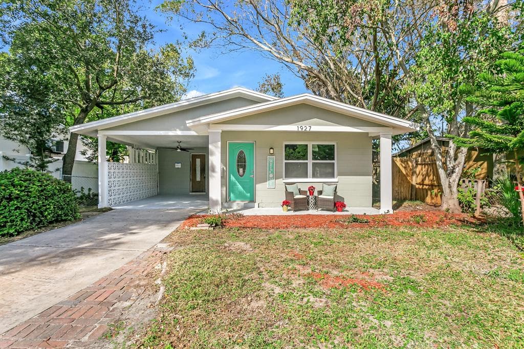 1927 SHORE ACRES BOULEVARD NE ST PETERSBURG, FL 33703