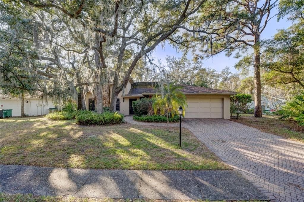 41 PINEWOOD CIRCLE SAFETY HARBOR, FL 34695
