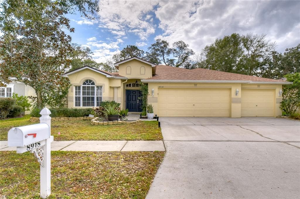 8918 N RIVER ROAD TAMPA, FL 33635