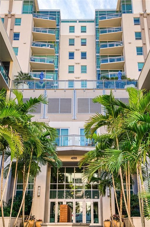 400 4TH AVENUE S UNIT 306 ST PETERSBURG, FL 33701