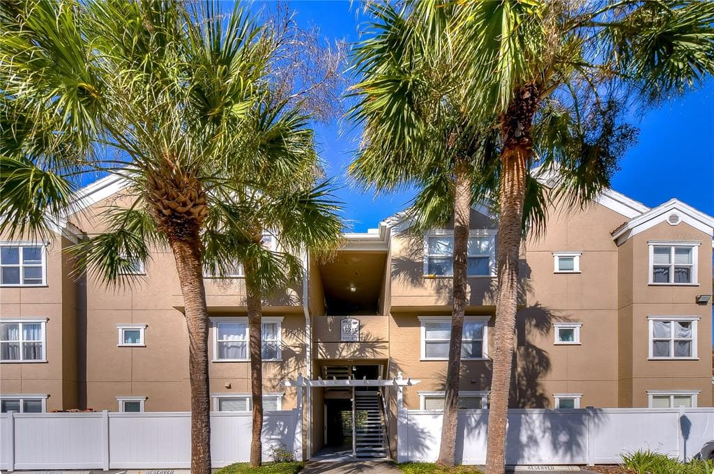 15215 AMBERLY DRIVE UNIT 204 TAMPA, FL 33647