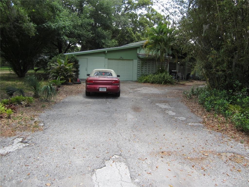 2011 SEAMAN ROAD TAMPA, FL 33612