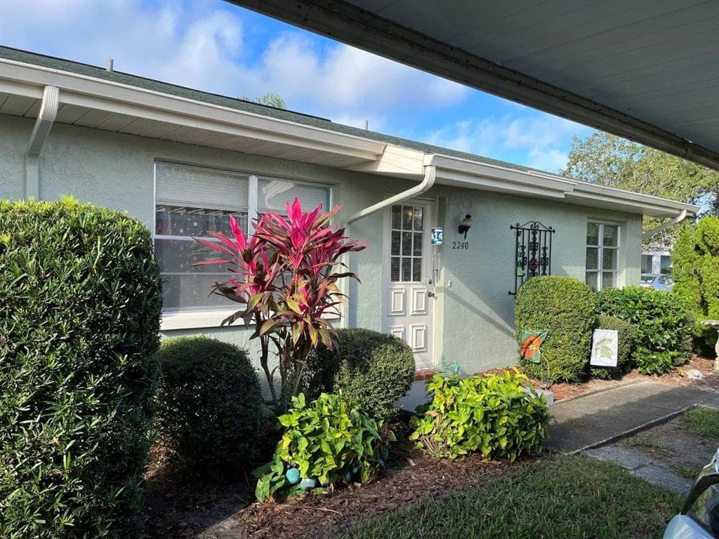 2240 GREENWICH DRIVE SUN CITY CENTER, FL 33573