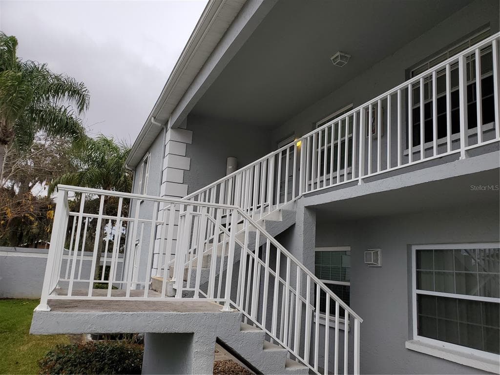 12027 HOOSIER COURT UNIT 204 HUDSON, FL 34667