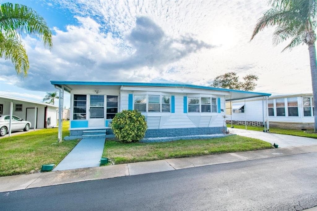 227 DIXIE LANE TARPON SPRINGS, FL 34689