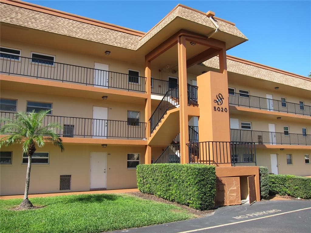 5020 BRITTANY DRIVE S UNIT 122 ST PETERSBURG, FL 33715