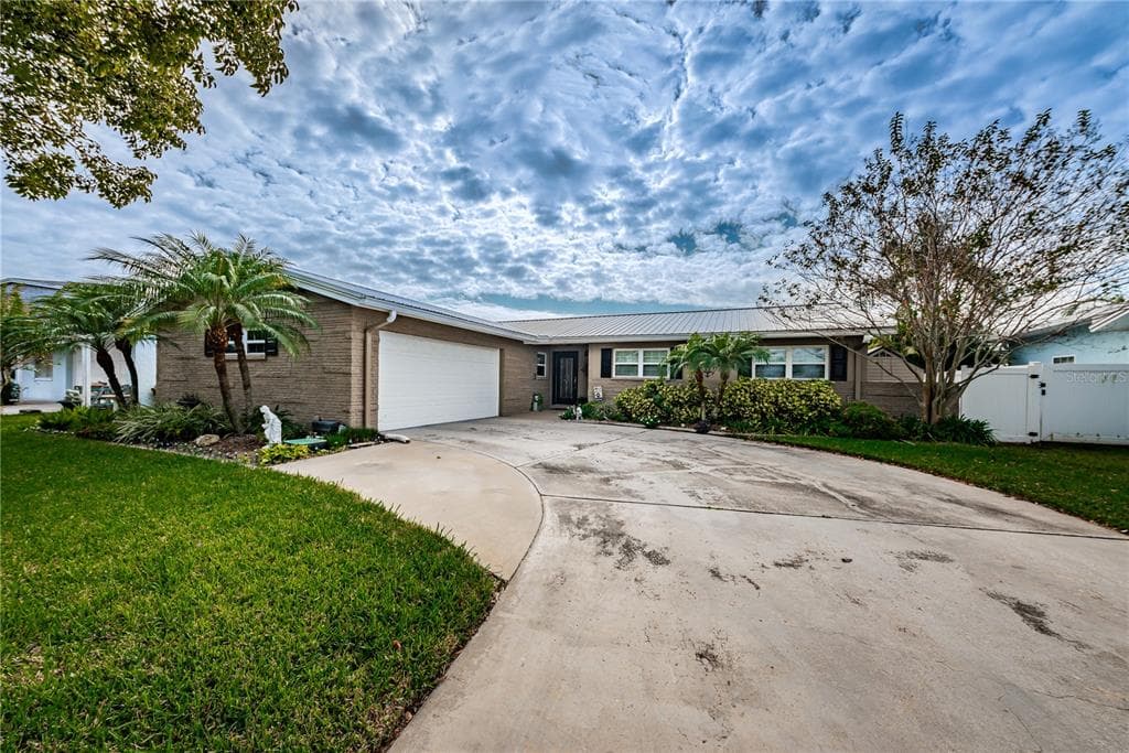 8718 PALISADES DRIVE TAMPA, FL 33615