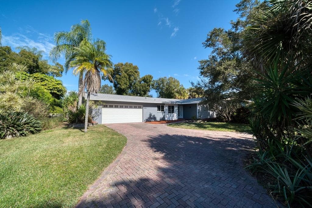806 ALAMANDA DRIVE LARGO, FL 33770
