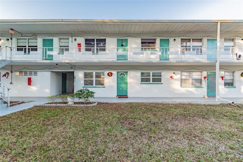 5850 21ST STREET N UNIT 5 ST PETERSBURG, FL 33714
