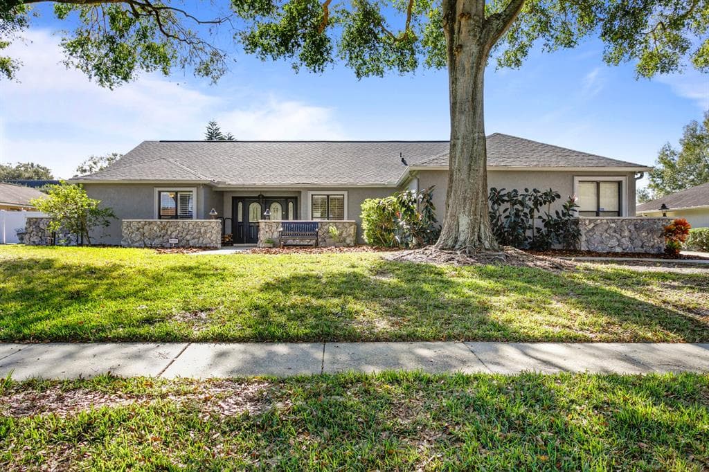 2902 WHITTINGTON PLACE TAMPA, FL 33618