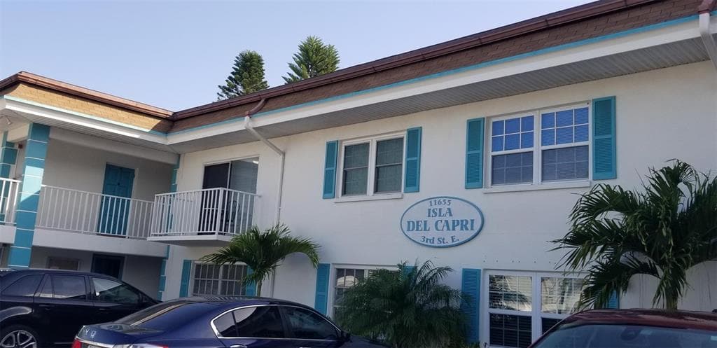 11655 3RD ST E UNIT 1 TREASURE ISLAND, FL 33706