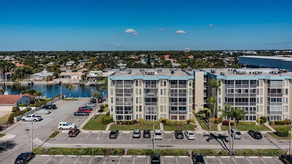 4900 38TH WAY S UNIT 105 ST PETERSBURG, FL 33711